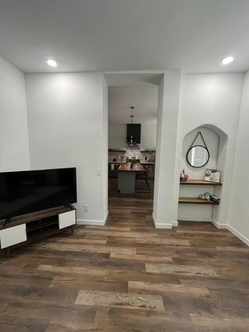 Luxury 2Br Within Walking Distance To Nightlife!! Villa Covington Bagian luar foto
