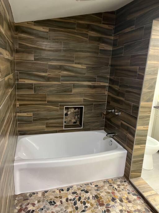 Luxury 2Br Within Walking Distance To Nightlife!! Villa Covington Bagian luar foto